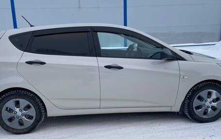 Hyundai Solaris II рестайлинг, 2015 год, 950 000 рублей, 4 фотография