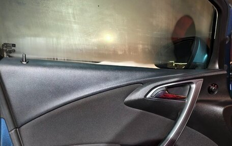 Opel Astra J, 2013 год, 900 000 рублей, 10 фотография