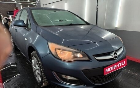 Opel Astra J, 2013 год, 900 000 рублей, 2 фотография