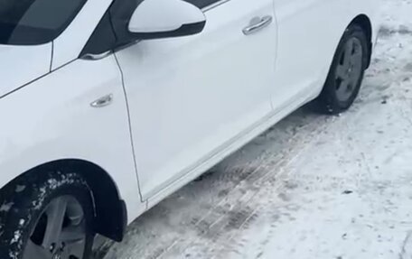 Hyundai Solaris II рестайлинг, 2021 год, 1 850 000 рублей, 2 фотография