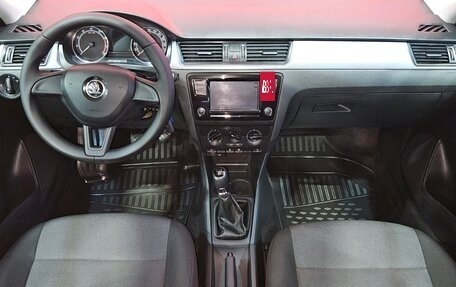 Skoda Rapid I, 2017 год, 995 000 рублей, 9 фотография