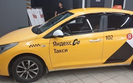 Hyundai Solaris II рестайлинг, 2017 год, 700 000 рублей, 3 фотография