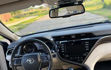 Toyota Camry, 2018 год, 2 700 000 рублей, 10 фотография