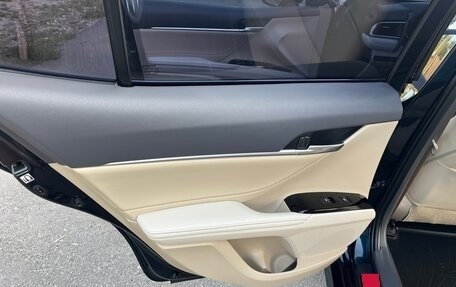 Toyota Camry, 2018 год, 2 700 000 рублей, 21 фотография