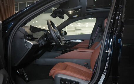 BMW 5 серия, 2024 год, 9 150 000 рублей, 12 фотография