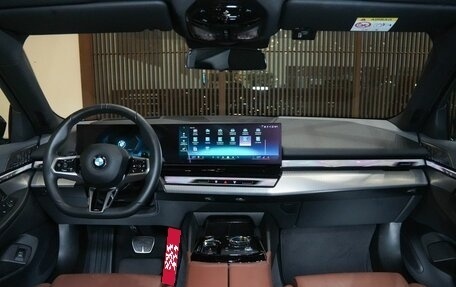 BMW 5 серия, 2024 год, 9 150 000 рублей, 15 фотография