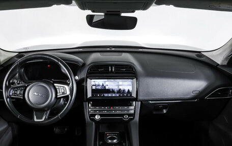 Jaguar F-Pace, 2019 год, 3 785 000 рублей, 17 фотография