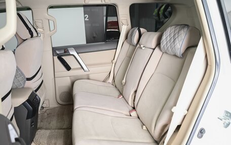 Toyota Land Cruiser Prado 150 рестайлинг 2, 2019 год, 4 770 000 рублей, 7 фотография