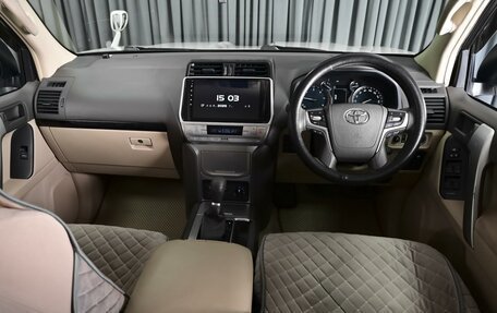 Toyota Land Cruiser Prado 150 рестайлинг 2, 2019 год, 4 770 000 рублей, 6 фотография