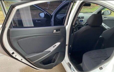 Hyundai Solaris II рестайлинг, 2015 год, 810 000 рублей, 3 фотография