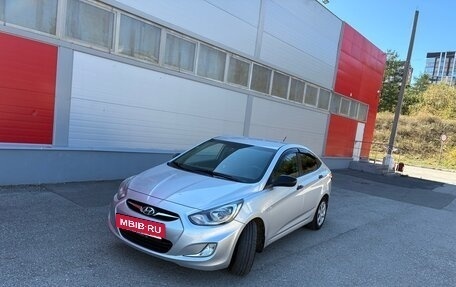 Hyundai Solaris II рестайлинг, 2013 год, 850 000 рублей, 3 фотография