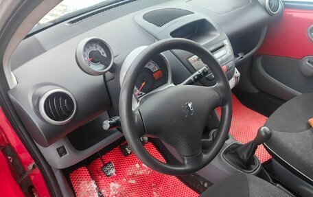 Peugeot 107 I рестайлинг, 2011 год, 410 000 рублей, 4 фотография