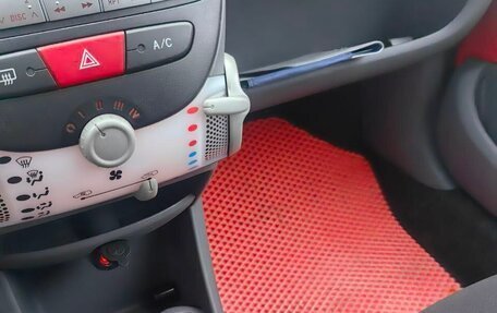 Peugeot 107 I рестайлинг, 2011 год, 410 000 рублей, 13 фотография