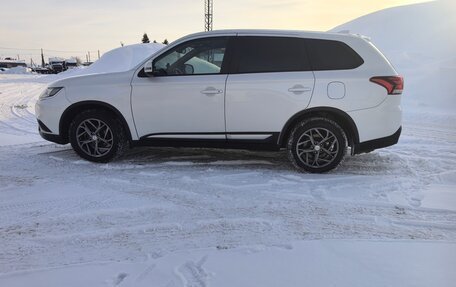 Mitsubishi Outlander III рестайлинг 3, 2018 год, 1 850 000 рублей, 9 фотография