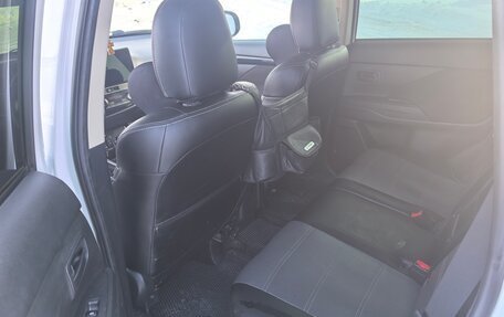 Mitsubishi Outlander III рестайлинг 3, 2018 год, 1 850 000 рублей, 2 фотография