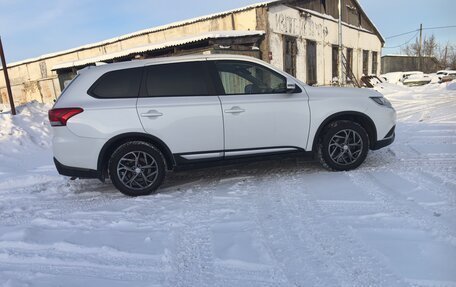 Mitsubishi Outlander III рестайлинг 3, 2018 год, 1 850 000 рублей, 7 фотография