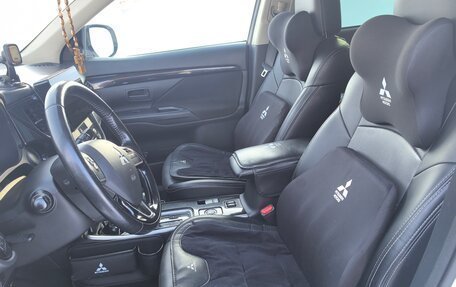 Mitsubishi Outlander III рестайлинг 3, 2018 год, 1 850 000 рублей, 5 фотография