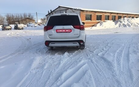 Mitsubishi Outlander III рестайлинг 3, 2018 год, 1 850 000 рублей, 8 фотография