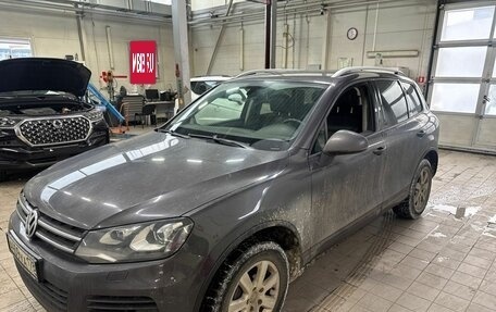 Volkswagen Touareg III, 2010 год, 1 630 000 рублей, 2 фотография