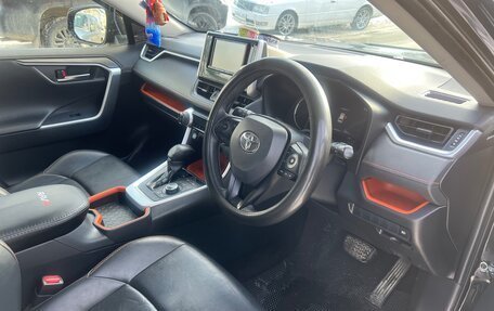 Toyota RAV4, 2020 год, 2 600 000 рублей, 9 фотография