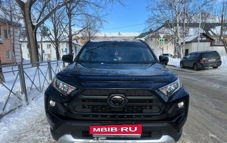 Toyota RAV4, 2020 год, 2 600 000 рублей, 2 фотография