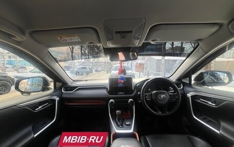 Toyota RAV4, 2020 год, 2 600 000 рублей, 7 фотография