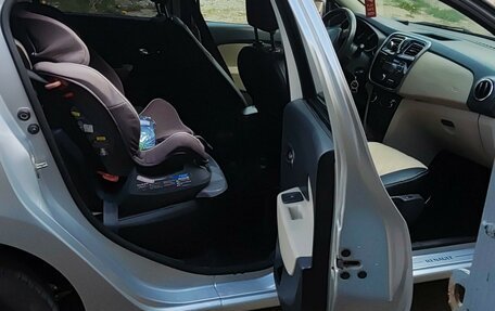 Renault Logan II, 2015 год, 600 000 рублей, 11 фотография