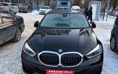 BMW 1 серия, 2021 год, 1 900 000 рублей, 1 фотография