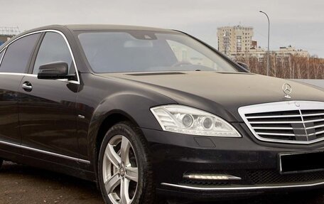 Mercedes-Benz S-Класс, 2011 год, 1 900 000 рублей, 1 фотография