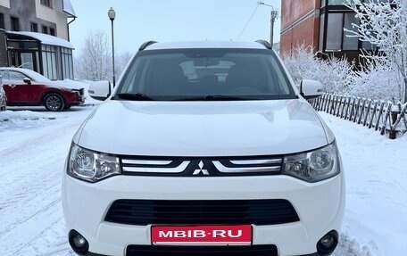 Mitsubishi Outlander III рестайлинг 3, 2013 год, 1 390 000 рублей, 2 фотография