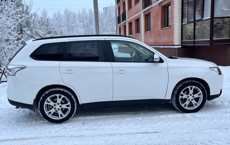 Mitsubishi Outlander III рестайлинг 3, 2013 год, 1 390 000 рублей, 7 фотография