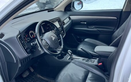 Mitsubishi Outlander III рестайлинг 3, 2013 год, 1 390 000 рублей, 9 фотография