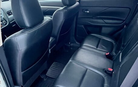 Mitsubishi Outlander III рестайлинг 3, 2013 год, 1 390 000 рублей, 13 фотография