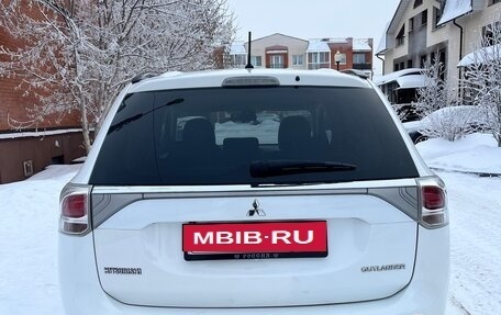 Mitsubishi Outlander III рестайлинг 3, 2013 год, 1 390 000 рублей, 5 фотография