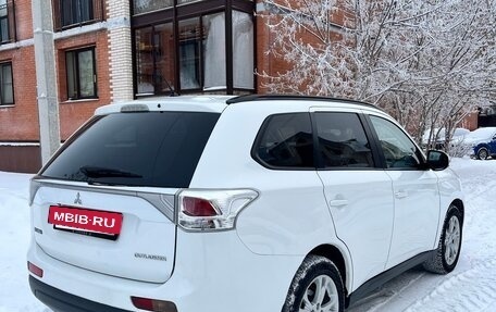 Mitsubishi Outlander III рестайлинг 3, 2013 год, 1 390 000 рублей, 6 фотография