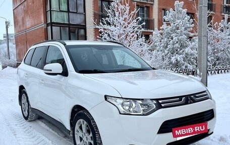 Mitsubishi Outlander III рестайлинг 3, 2013 год, 1 390 000 рублей, 8 фотография