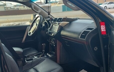 Toyota Land Cruiser Prado 150 рестайлинг 2, 2017 год, 4 370 000 рублей, 5 фотография