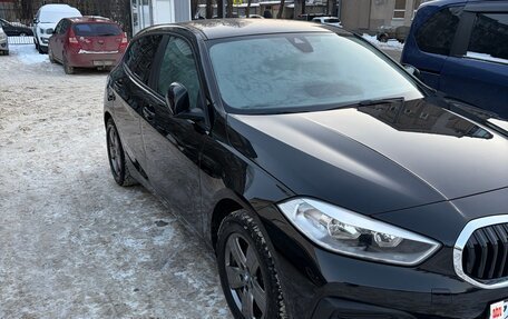 BMW 1 серия, 2021 год, 1 900 000 рублей, 8 фотография