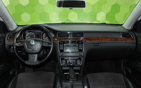 Skoda Superb III рестайлинг, 2012 год, 1 200 000 рублей, 13 фотография