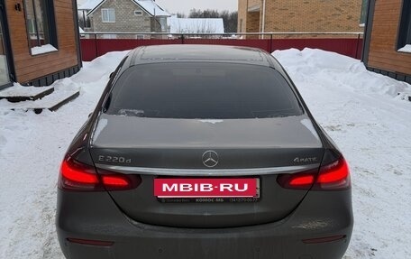 Mercedes-Benz E-Класс, 2021 год, 4 500 000 рублей, 1 фотография