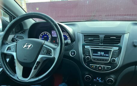 Hyundai Solaris II рестайлинг, 2015 год, 1 140 000 рублей, 25 фотография