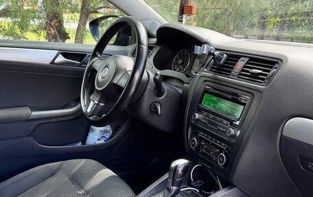 Volkswagen Jetta VI, 2012 год, 860 000 рублей, 2 фотография