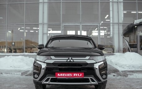Mitsubishi Outlander III рестайлинг 3, 2018 год, 2 100 000 рублей, 3 фотография
