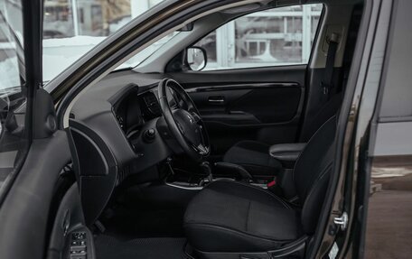 Mitsubishi Outlander III рестайлинг 3, 2018 год, 2 100 000 рублей, 11 фотография