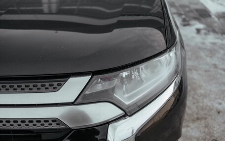 Mitsubishi Outlander III рестайлинг 3, 2018 год, 2 100 000 рублей, 10 фотография