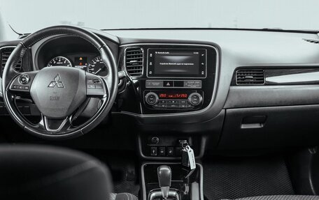 Mitsubishi Outlander III рестайлинг 3, 2018 год, 2 100 000 рублей, 13 фотография