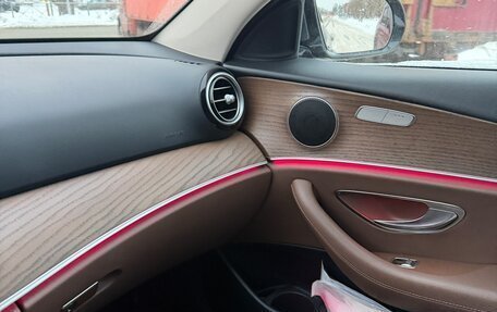 Mercedes-Benz E-Класс, 2021 год, 4 500 000 рублей, 9 фотография