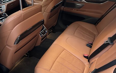 BMW 7 серия, 2017 год, 3 498 000 рублей, 11 фотография