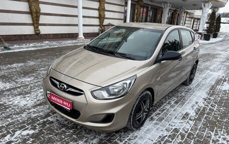 Hyundai Solaris II рестайлинг, 2012 год, 695 000 рублей, 1 фотография