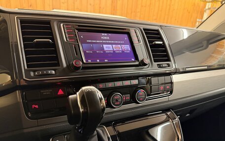 Volkswagen Multivan T6 рестайлинг, 2018 год, 5 220 000 рублей, 21 фотография